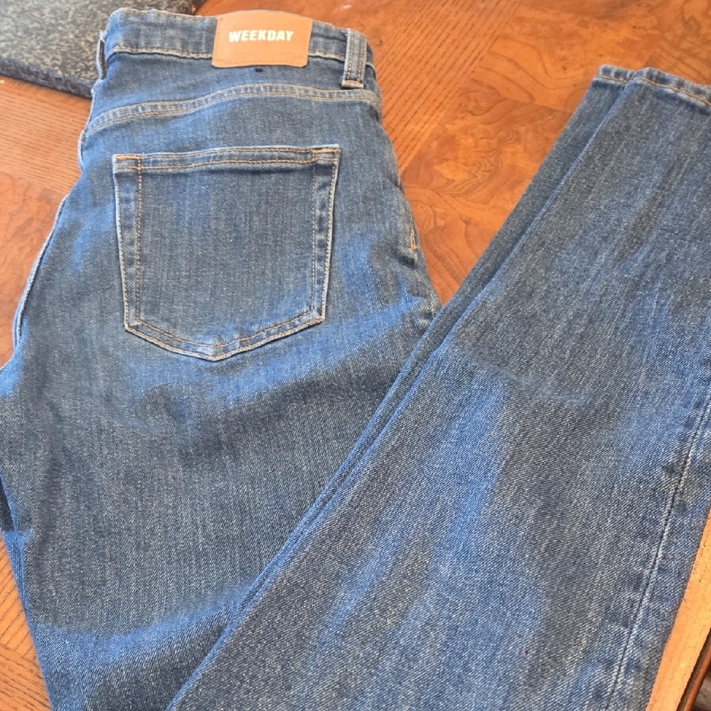 Weekday Women's Classic Blue Straight Leg Jeans